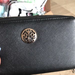 Walit trying to sell